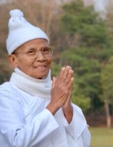 คุณยายอาจารย์มหารัตนอุบาสิกาจันทร์ ขนนกยูง